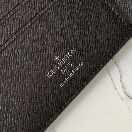 محفظة لويس فيتون