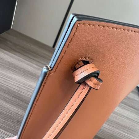 حقيبة لويفي