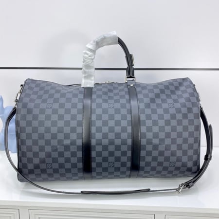 حقيبة سفر لويس فيتون