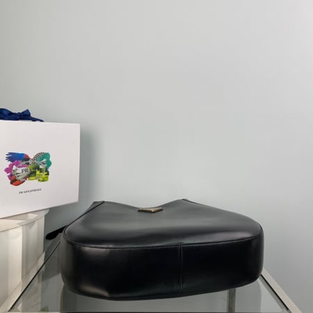 حقيبة برادا