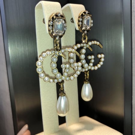 أقراط أذن قوتشي