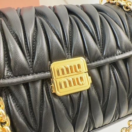 حقيبة ميو ميو