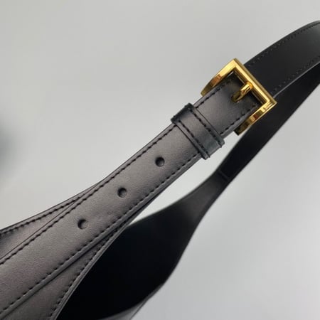 حقيبة برادا