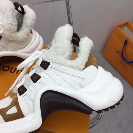 حذاء لويس فيتون