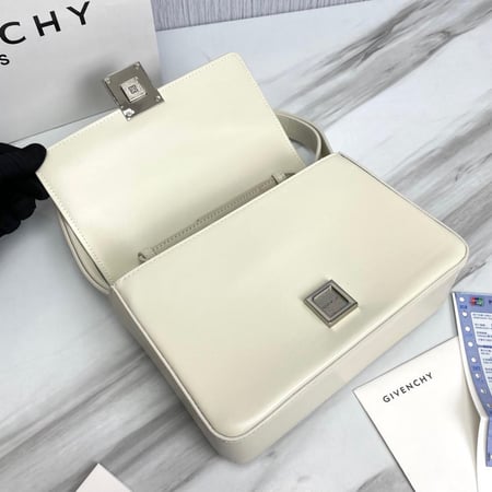 حقيبة جيفنشي