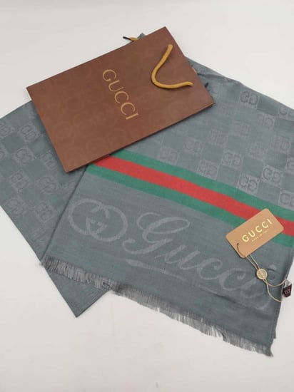 سكارف قوتشي رمادي