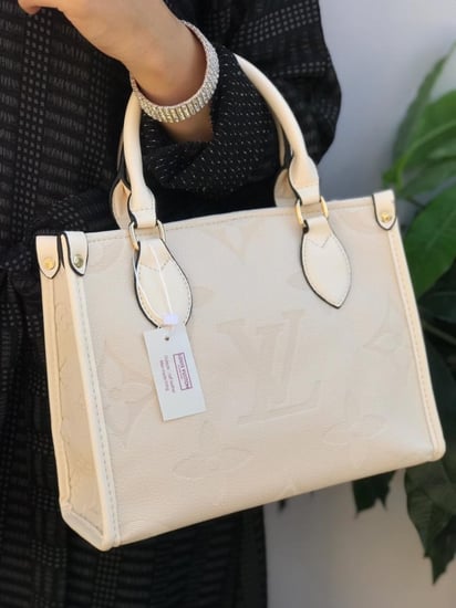 شناط حريمي أبيض او سكري لويس  فيتون