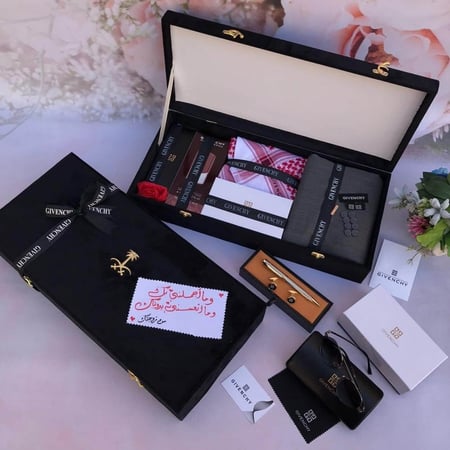 صور طقم جيفنشي رجالي