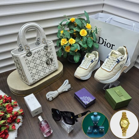 هدايا نسائية ماركة ديور شوز وشنطة