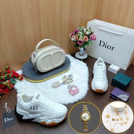 شوز مع شنطة ديور درجة اولى جديدنا متجر مون