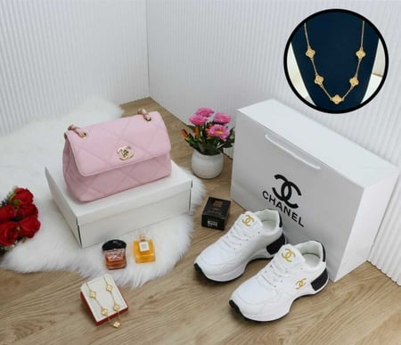 شوز مع شنطة شانيل و سلسال  فان كليف