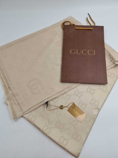 شال ماركة قوتشي