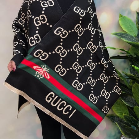 سكارف قوتشي أسود