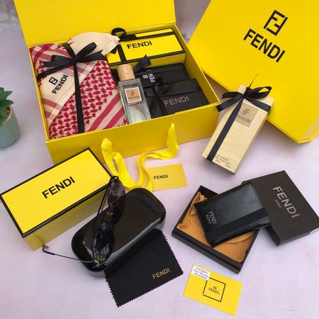 احد المنتجات من ماركة فندي الاصلي متجر مون