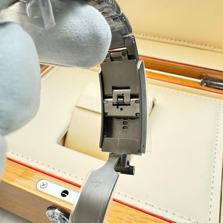 ساعة تيودور بيلاغوس تيتانيوم ماستر كواليتي