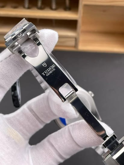 ساعة تيودور بلاك بي كرونو تيفاني ماستر كواليتي