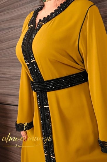 قفطان الأميرة  بالتطريزات السوداء المبهرة