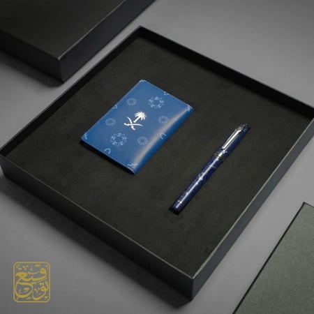 طقم اليوم الوطني محفظة بوك رجالي جلد قلم فاخر هدايا موظفين هدايا تخرج