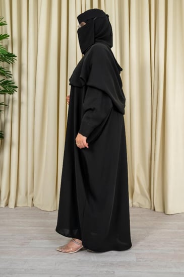 عباية رأس مغلقة بطقطق