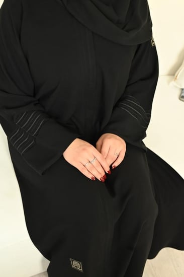 3286 | عباية كتف نص كلوش مع طرحة هدية