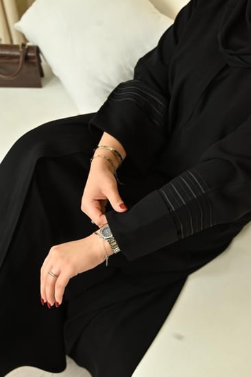 3286 | عباية كتف نص كلوش مع طرحة هدية