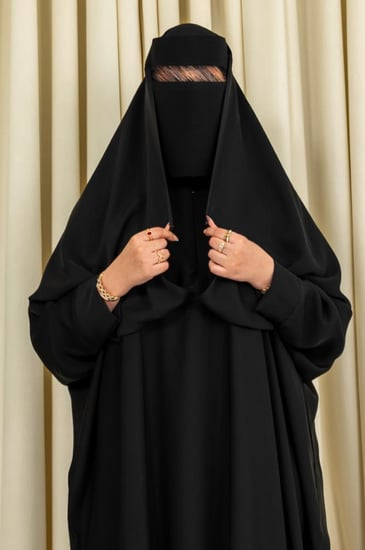 عباية 2 في 1 رأس وكتف سوداء