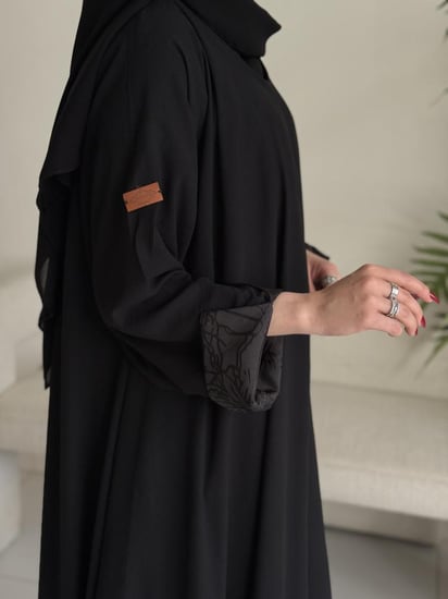 كلوش قلاب قماش (كريب امريكي)بتداخل  قماش تفتة بالكم