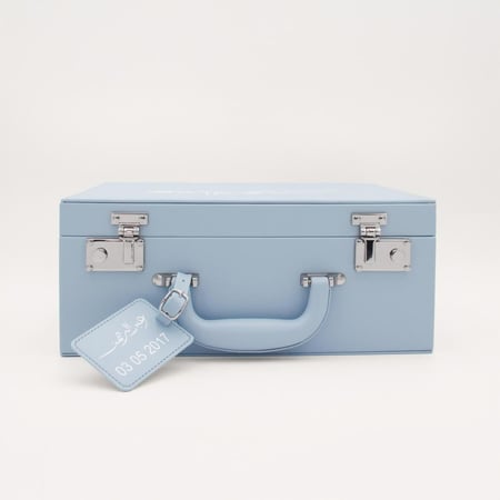 حقيبة جلدية فاخرة ببذله من براند  Boss