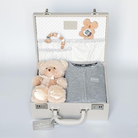 حقيبة جلدية فاخرة بلباس من TED BAKER