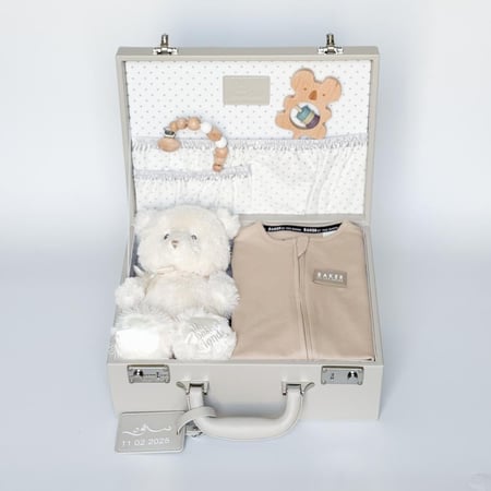 حقيبة جلدية فاخرة بلباس من TED BAKER