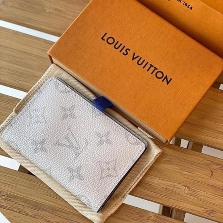 محفظة لويس فيتون