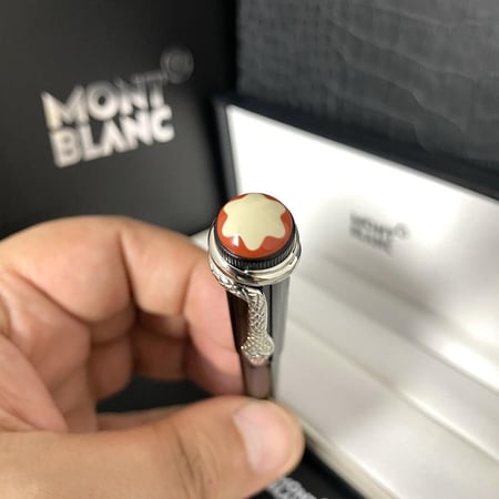 قلم مونت بلانك الثعبان لمعه