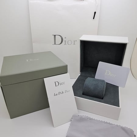 ساعة ديور النسائية