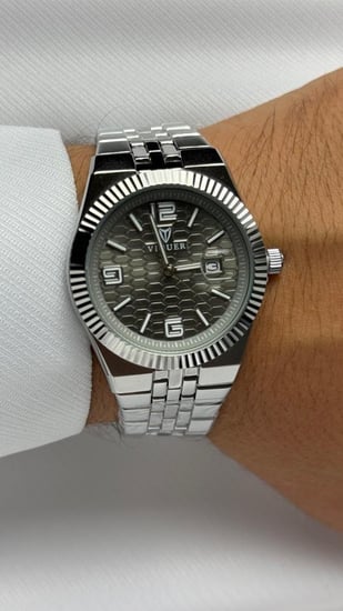 ساعة فيجور Vigor