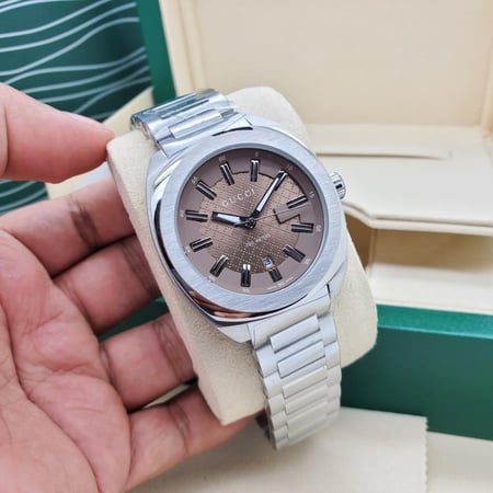 ساعة قوتشي الرجالية