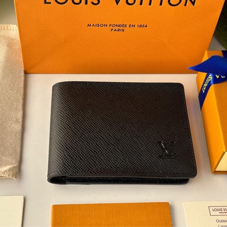 محفظة لويس فيتون