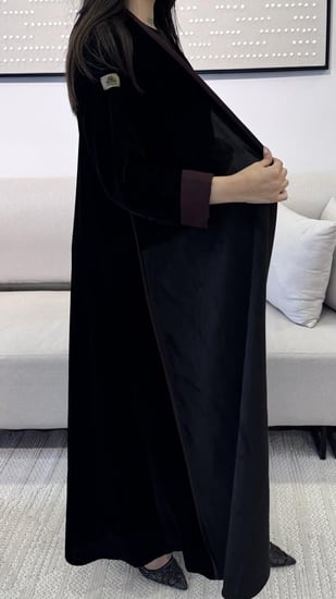 عباية مخمل مع شمواه ناعمة
