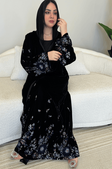 عباية شتوية من المخمل بتطريزملون