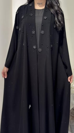 عباية كلوش مزينة باللولو والكرستال فخمه