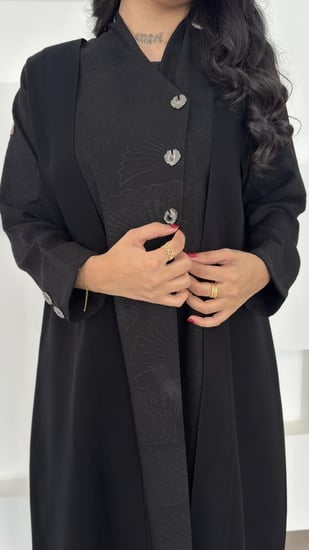 عباية بليزر بتدخيلات قماش جاكار  مميزه