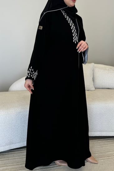 عباية فاخرة بشك فضي