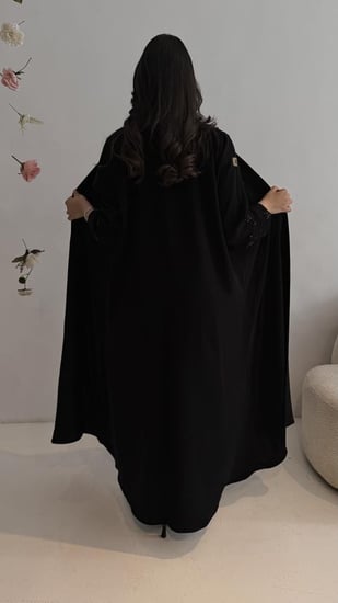 عباية كلوش مع شك أسود فاخرة