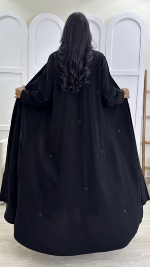 عبايه كلوش مزينه بشك نجوم فاخره