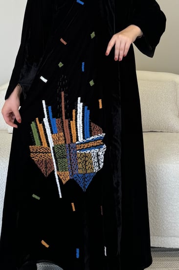 عباية مخمل بشك ملون