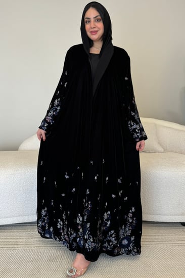 عباية شتوية من المخمل بتطريزملون