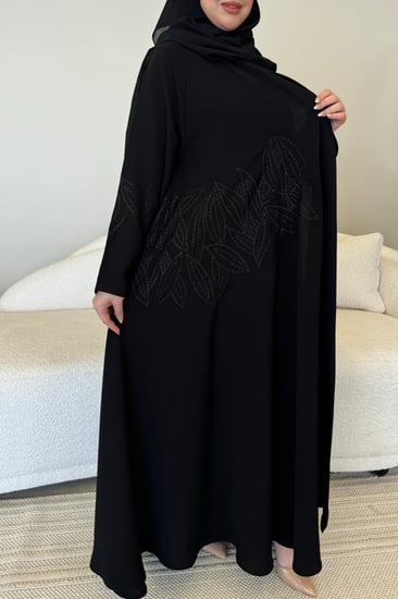 عباية سوداء دبل كلوش مطرزة