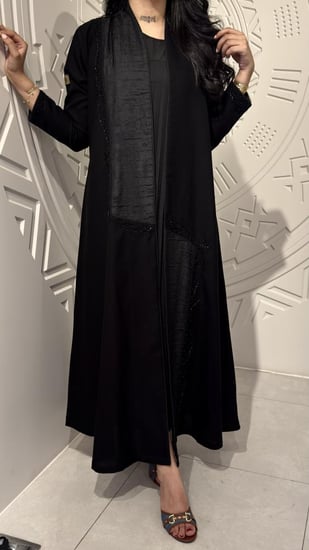 عباية بتدخيلات كريب جاكار مع شك مميزه