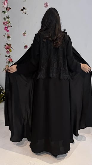 عباية كلوش مع دانتيل أنيقة