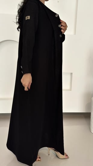 عباية بليزر بتدخيلات قماش جاكار  مميزه