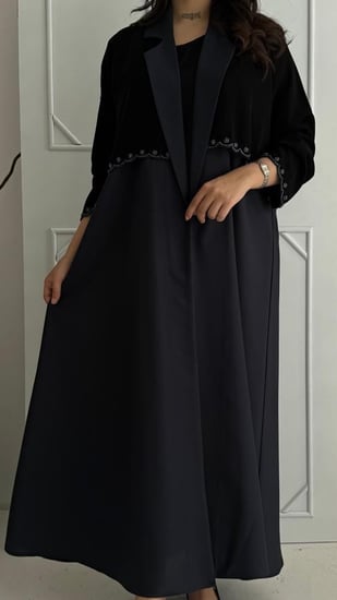 عباية كلوش مزينة بتطريز شك أنيقة